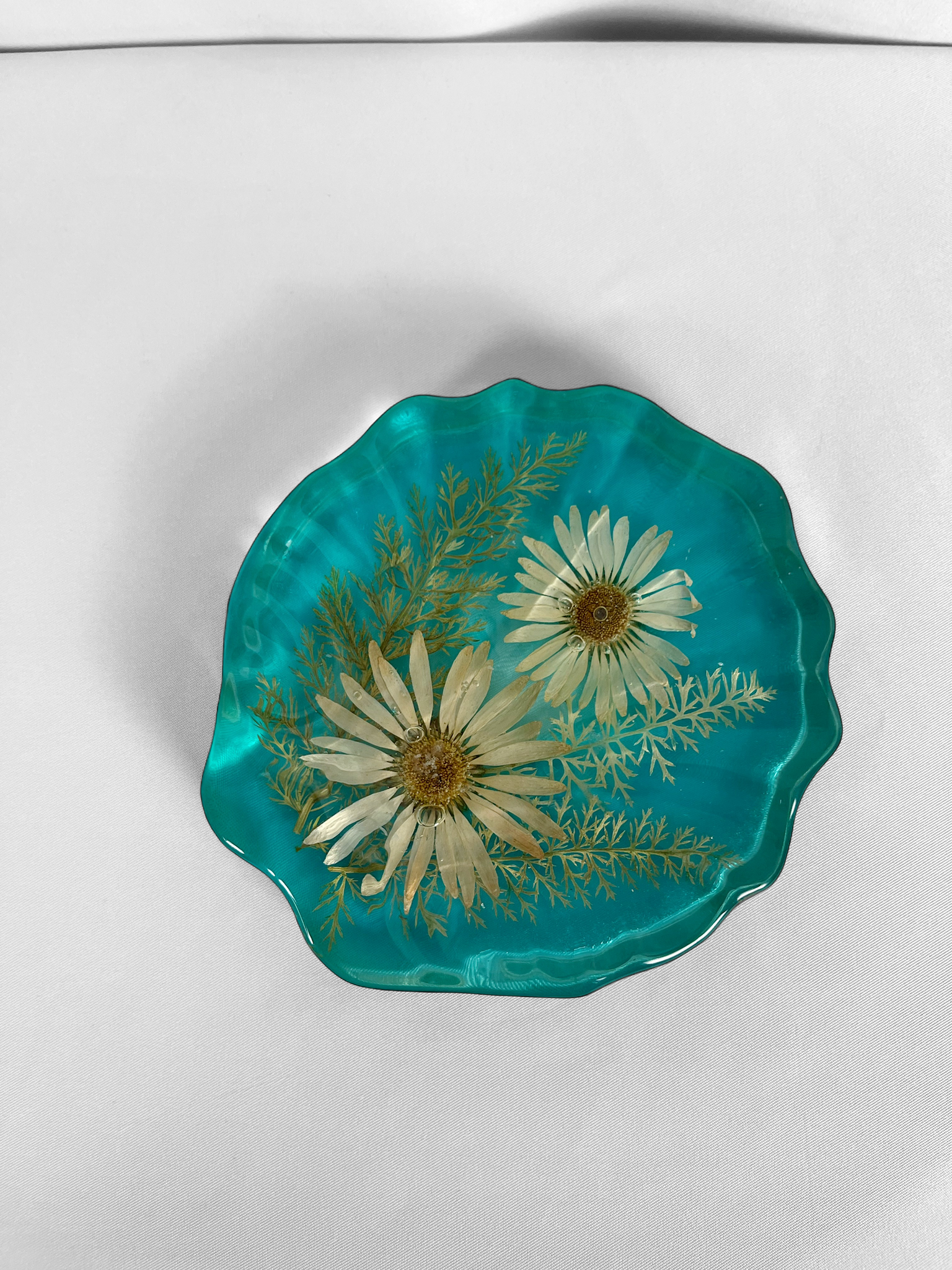Vintage Resin Shell-Shaped Dish with Pressed Flowers